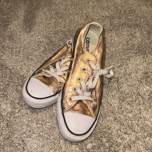 Super clean rose gold chucks size  6 women’s converse